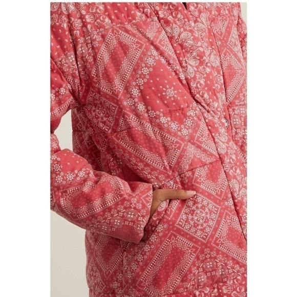 OVERLOVER Kerry Quilted Jacket in Faded Red Bandana - Picture 4 of 14